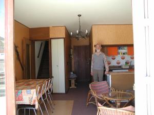 A wider view of the livingroom